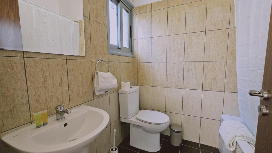 Bathroom 2, LCA - STAY Skyline Nest, Larnaca