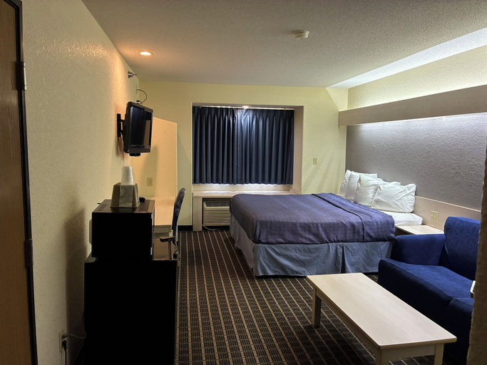Bedroom 4, Chadron Inn & Suites, Dawes