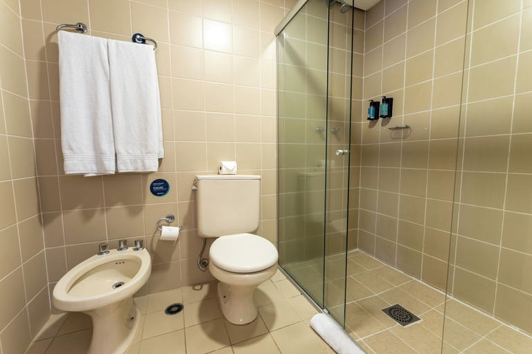Bathroom 4, Hotel Deville Curitiba, Curitiba