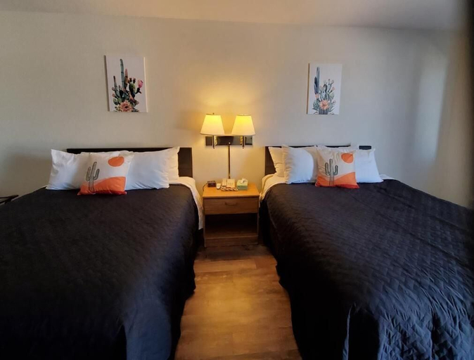 Bedroom 2, Cactus Inn & Suites, Wright