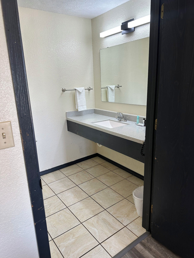 Bathroom 3, Cactus Inn & Suites, Wright