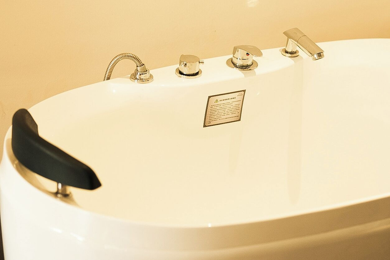 Bathroom 4, The Nomad Yard - Lijiang Old Town - Social Hostel for Travelers, Hikers & New Friends - EAT & DRINK, Lijiang