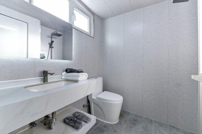Bathroom 4, Banyan Tree Villa Hotel, Semporna