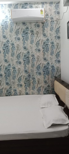 Room 4, Mangalam Guest House, Jaunpur