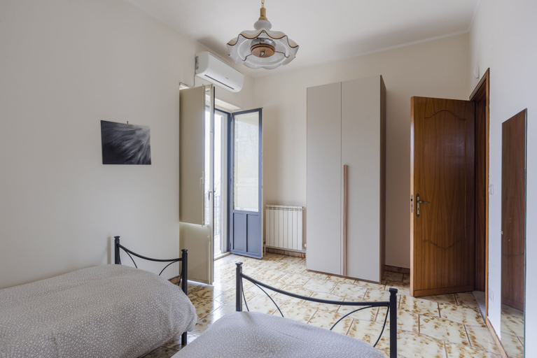Room 5, Villa Etna Pool & Seaview by Wonderful Italy, Catania