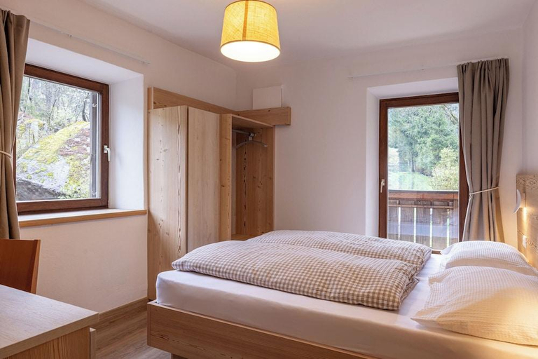 Bedroom 4, SAN PIETRO DOLOMITI Small Budget Hotel, Bolzano