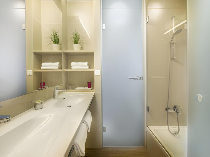 Bathroom 3, PLACES Dalmacija by Valamar, Makarska