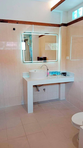 Bathroom 4, D.R. Lanta Bay Resort, Ko Lanta