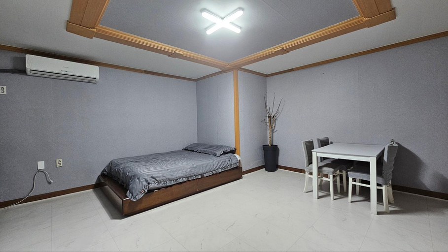 Bedroom 2, Taean Tiffany Pension, Taean