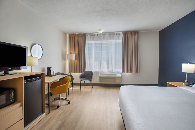 Bedroom 3, Days Inn & Conference Centre by Wyndham Montreal Airport, Montréal