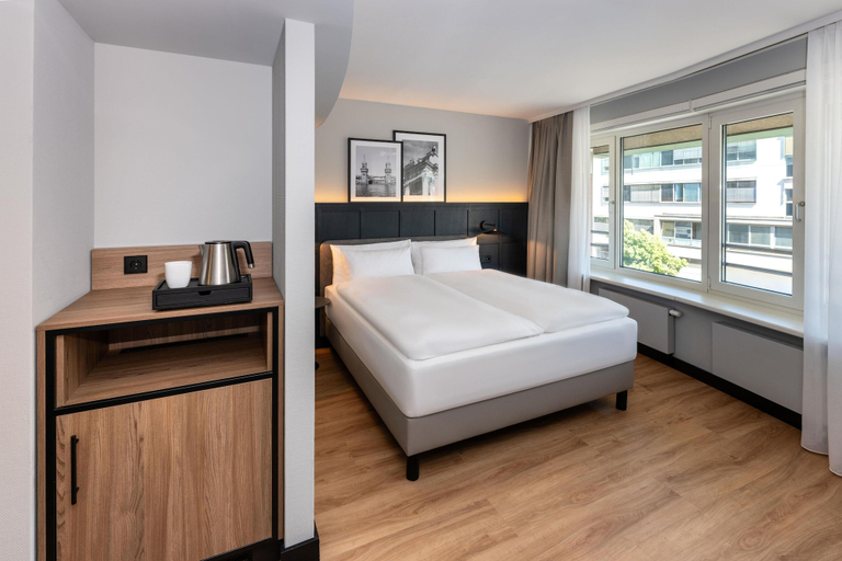 Bedroom 3, Radisson Hotel Berlin Charlottenburg, Berlin