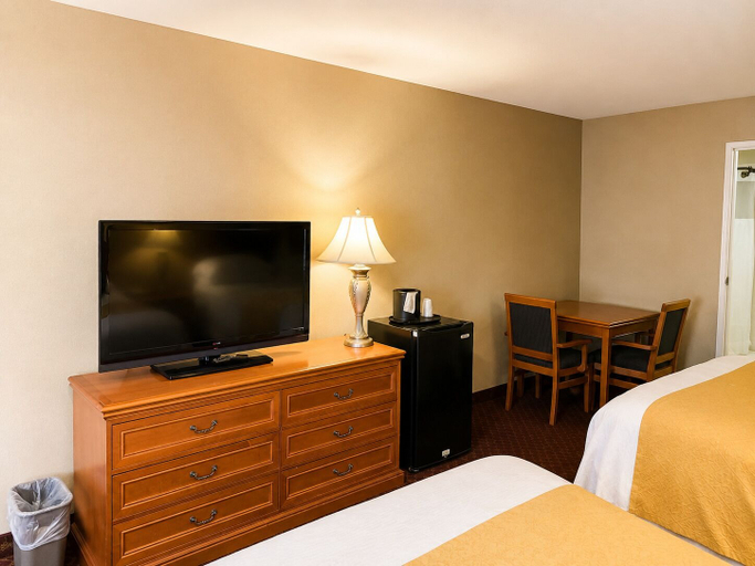 Bedroom 3, Burbank Inn and Suites, Los Angeles