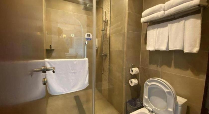 Bathroom 4, Aloha Oceanfront Suite Resort , Hainan