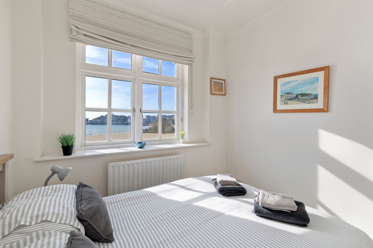 Bedroom 2, 1 Sunny Cove - Direct Beach Access Sea Views, Pembrokeshire