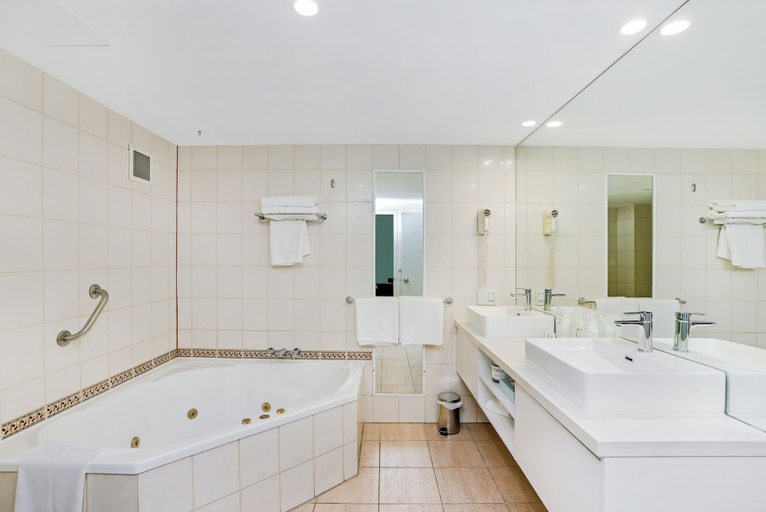 Bathroom 5, Cairns Sheridan Hotel, Cairns