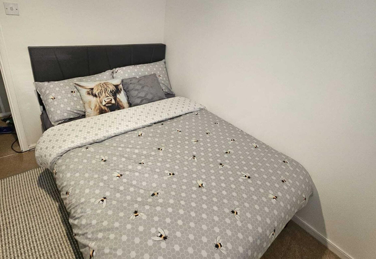 Room 4, House Sleeps 6 With Wifi and Garden, London