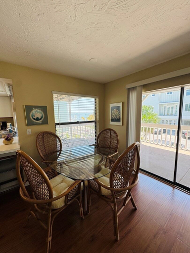 Interior 4, 108 12th Street South Down 2 Bedroom Apts by RedAwning, Manatee