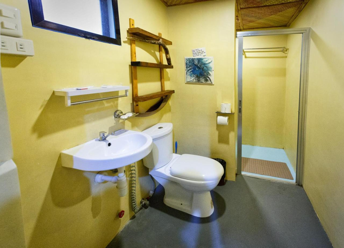 Bathroom, Camotes-Hidden-Huts, San Francisco