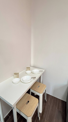 Dining, Central Makati Place With Queen bed and 55 Inch Smart TV, Makati City