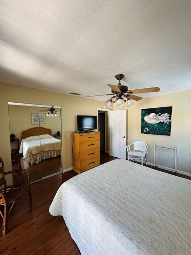 Room 3, 108 12th Street South Down 2 Bedroom Apts by RedAwning, Manatee