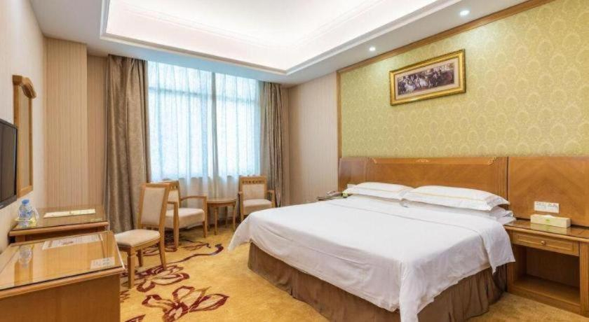 Bedroom 3, Vienna Hotel - Guangzhou Changlong Branch, Guangzhou