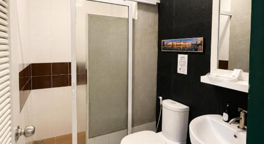 Bathroom, Thada Chateau Hotel, Muang Buri Ram