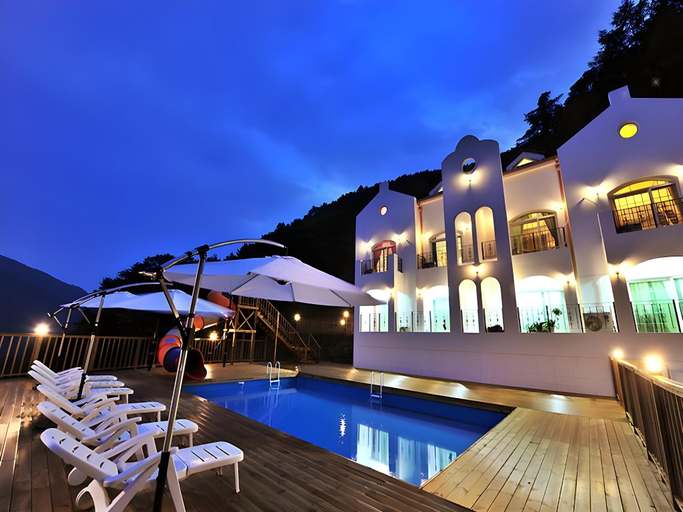 Exterior & Views 1, Hillstory Pension, Gapyeong
