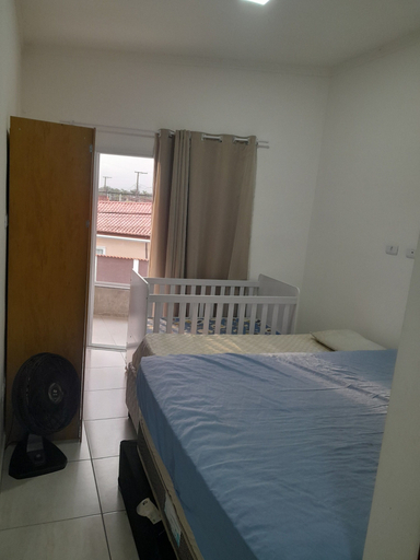 Room 4, Sobrado com 2 suites a 400 mts do mar, Praia Grande