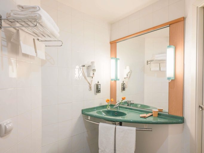 Bathroom 4, ibis Firenze Nord Aeroporto, Florence
