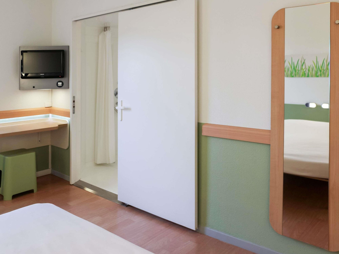 Bedroom 3, Ibis Budget Castelnaudary, Aude