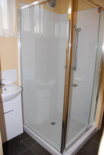 Bathroom 3, Rye Beach Motel Australia, Melbourne