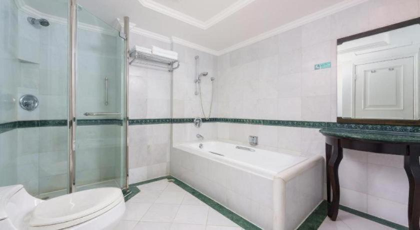 Bathroom 5, Shantou Golden Gulf Hotel, Shantou