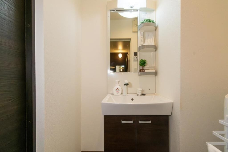 Bathroom 5, Laxia Tenjin Minami, Fukuoka