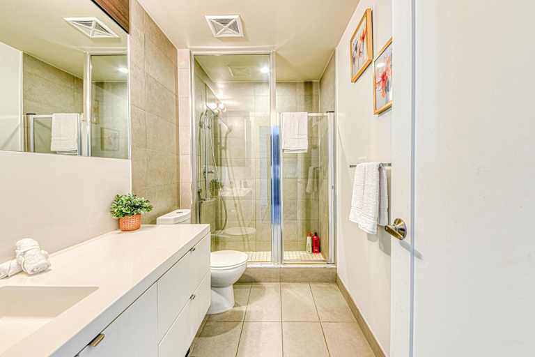 Bathroom 3, StayToronto - The Atmos, Toronto
