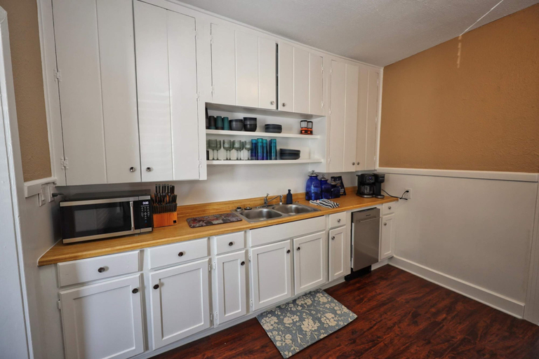 Private kitchen 3, Cotton Cottage - Cozy Galveston Getaway, Galveston