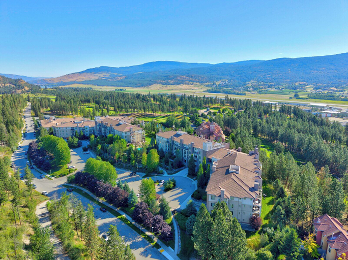 Aerial view 3, Mountain View w Pool Hottub and Golf, Central Okanagan