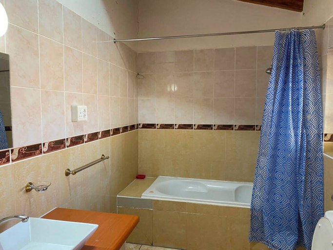 Bathroom 3, Eden manor, Fezile Dabi