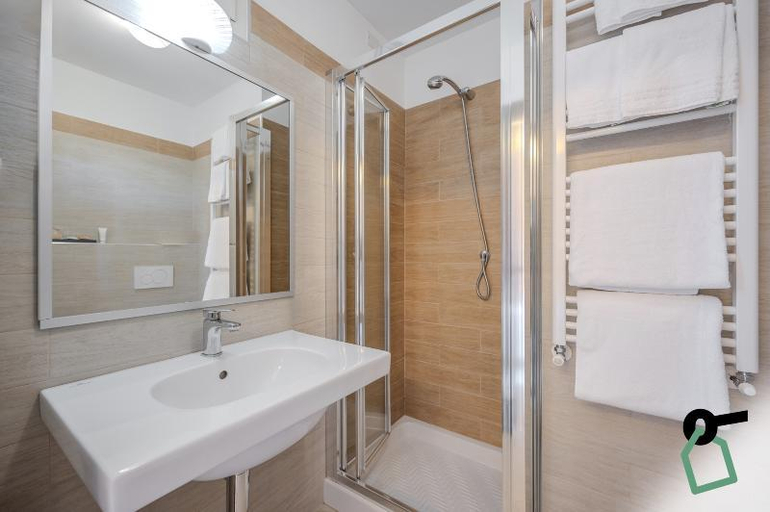 Bathroom 5, Hotiday Hotel Giulianova, Teramo