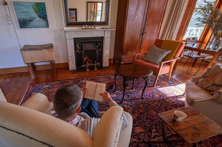 Others, Merindol Manor, West Coast