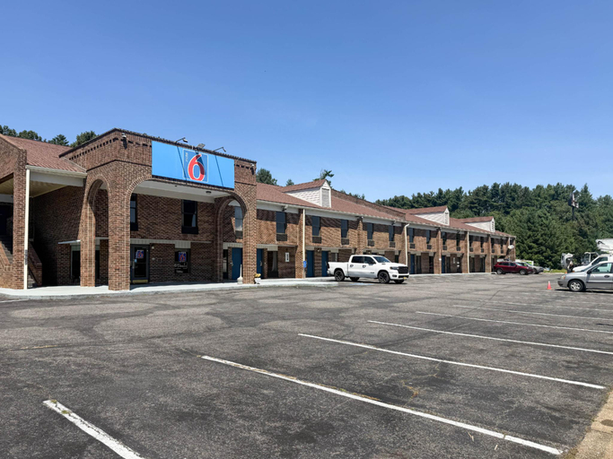 Exterior & Views 1, Motel 6 Fancy Gap, VA, Carroll