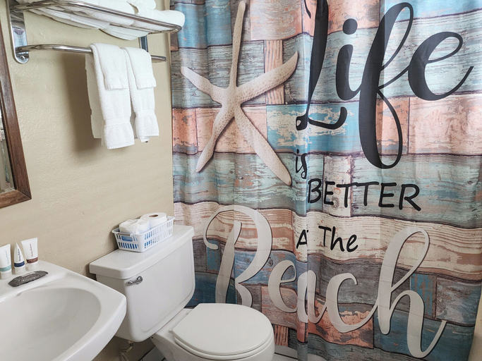Bathroom 3, Upper Deck Hotel and Bar - Adults Only, Cameron