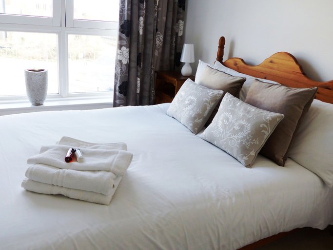 Bedroom 2, Skyline Plaza, Hampshire
