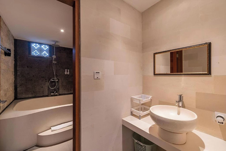 Bathroom 5, 3 Beagles Villa, Gianyar