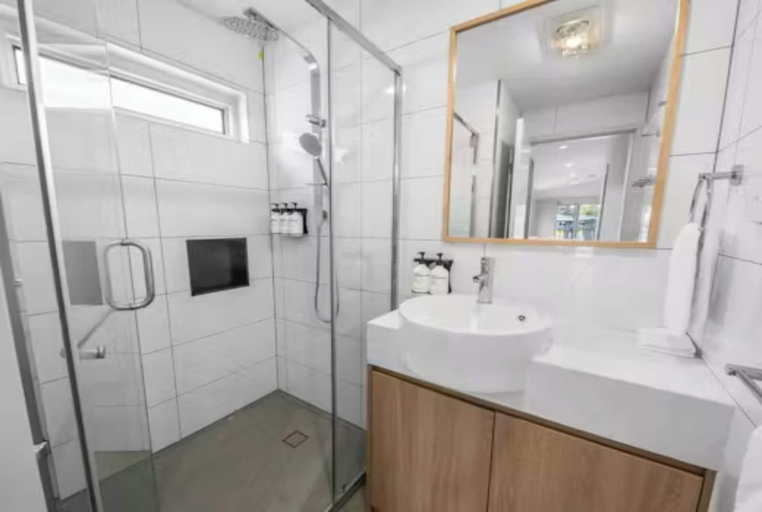 Bathroom 4, Discovery Parks - Coolwaters Yeppoon, Livingstone - Pt B