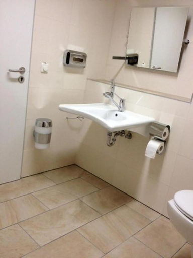 Bathroom 3, CREO Munich City, München