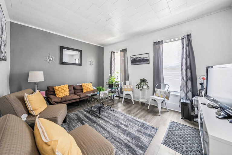 Living area 4, Seward St - Rooms - Shared Bath & Spaces, Monroe
