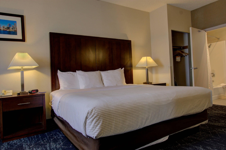 Bedroom 3, Comfort Inn & Suites Seattle North, Seattle