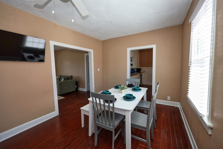 Dining 4, Cotton Cottage - Cozy Galveston Getaway, Galveston