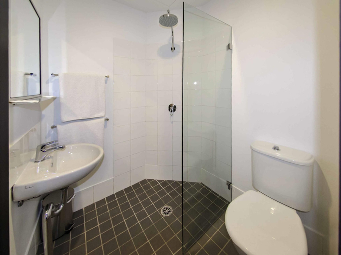 Bathroom 5, ibis budget Sydney East, Sydney