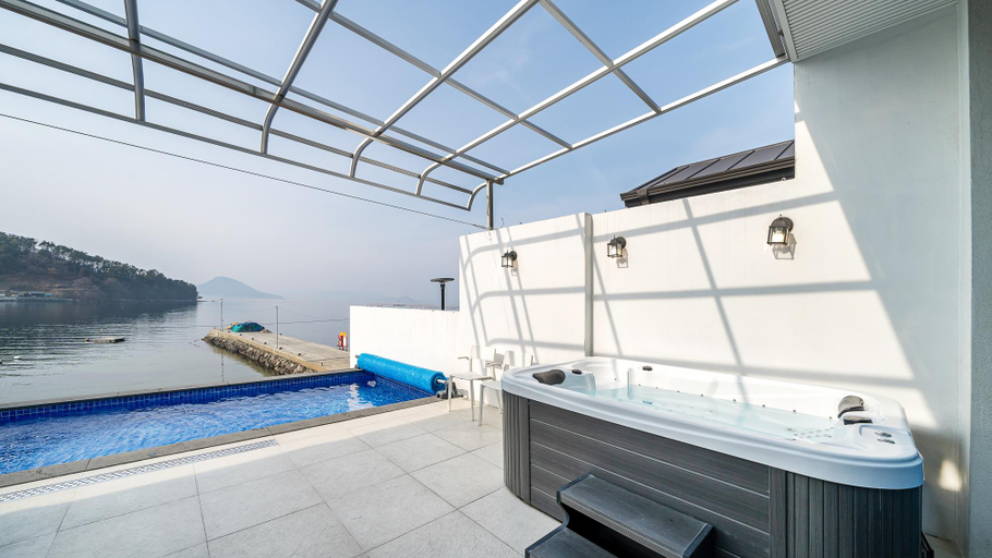 Sport & Beauty 3, Geoje Island Infinity Ocean Pool Villa, Geoje